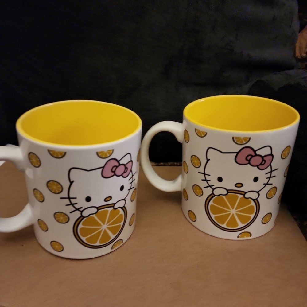 Set of 2 Hello Kitty mugs- Hello Kitty and 🍋